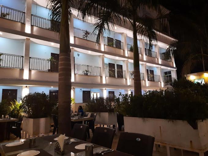 Hotel Madhuvan International Bijāpur Exterior photo